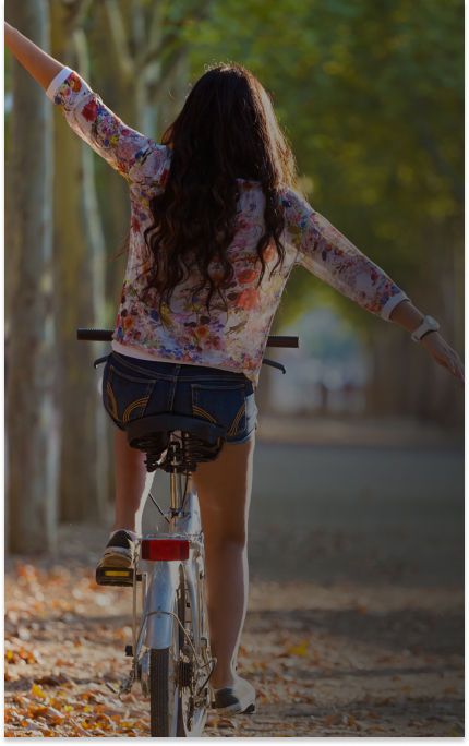 A grande maioria das fístulas surge após drenagem de abscessos. Até por isso, é fundamental que o cirurgião que irá realizar a drenagem avalie bem onde fará isso. Afinal, o local onde entra o bisturi é onde se forma a saída da fístula. 
A identificação da causa da fístula é também de extrema importância e define o tratamento. Finalmente, é imprescindível que se faça um estudo detalhado da anatomia do canal anal do paciente, pois grande parte das fistulas passa entre a musculatura dos esfíncteres que circulam o canal e são responsáveis pela nossa capacidade de segurar fezes e gases. Por isso, a escolha da técnica cirúrgica precisa ser guiada pelo tipo de fístula, história obstétrica e anamnese detalhada. 
